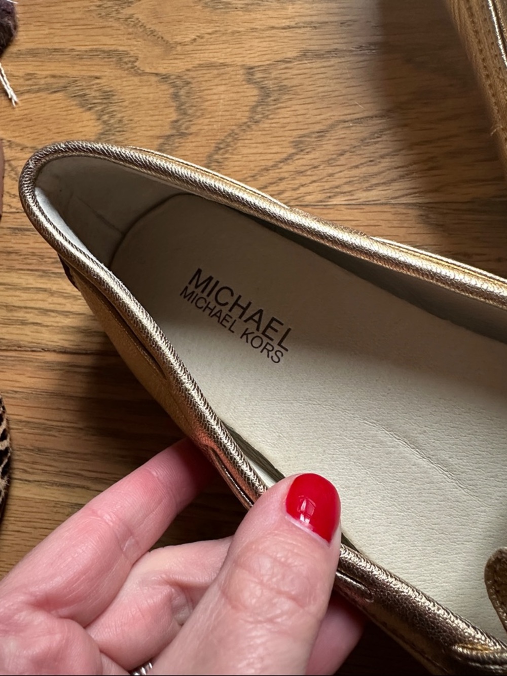Michael Kors Gold Leather Moccasin Loafers with Bow Detail Size 7.5 - Picture 2 of 4
